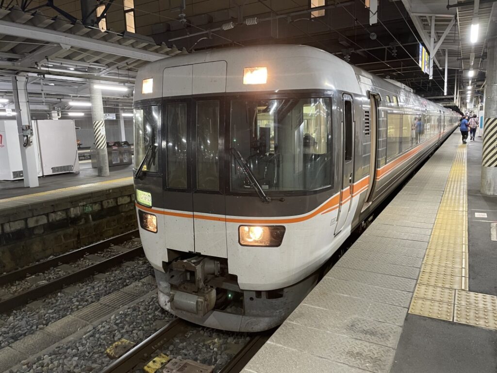 特急しなのってどんな列車？料金・特急券の取り方・車内のご紹介！